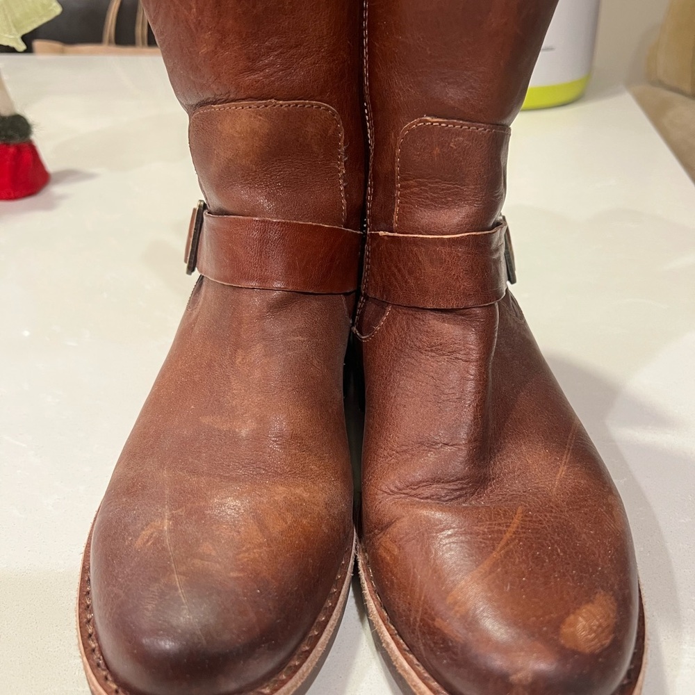 Kork-Ease booties in chestnut leather — comfy, classic, and full of character.